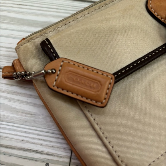 Coach wristlet - Picture 6 of 9